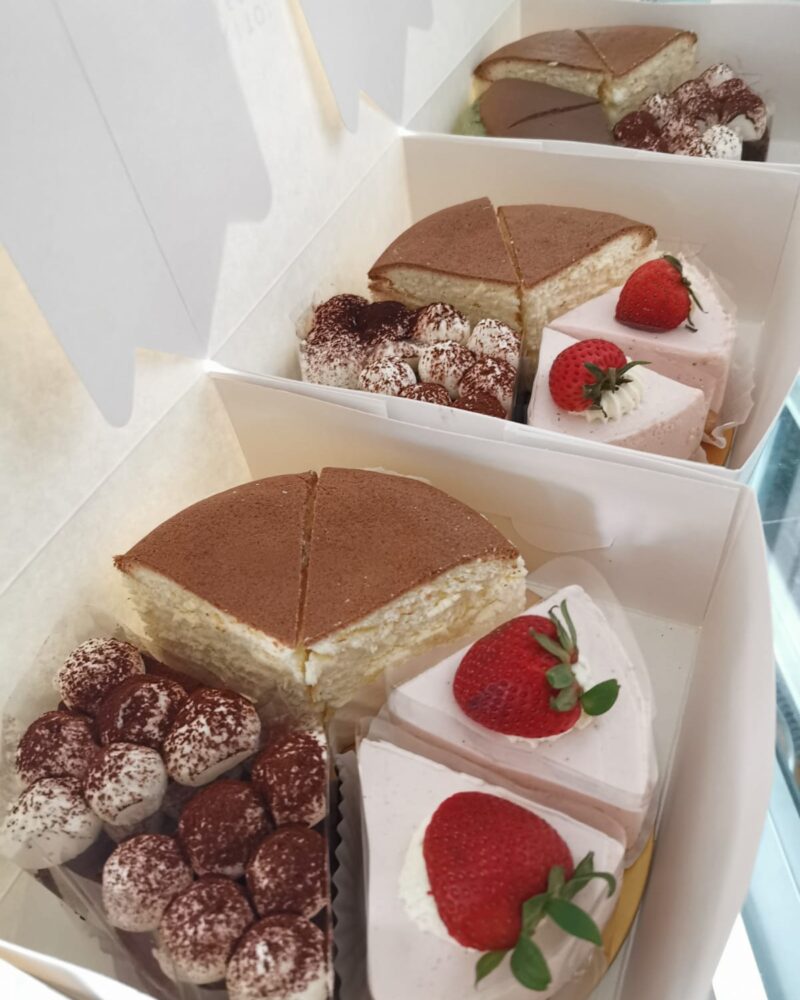 keto and diabetic friendly and gluten free cake slices
